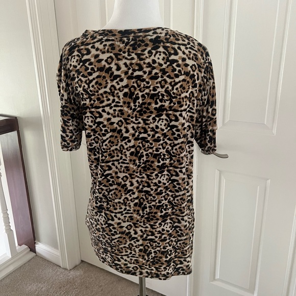 Socialite Short Sleeve Cheetah Tee - Size M - Like New - Picture 4 of 5
